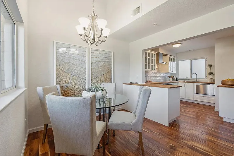 2 bed, 2.0 bath, 970 sqft, $4,000 — Photo 2