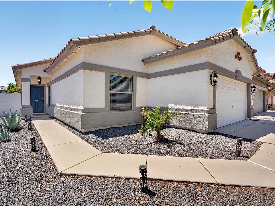 697 W Oak Tree Ln