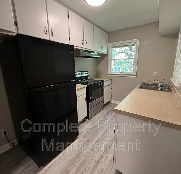 603 Camp Ct — Photo 3