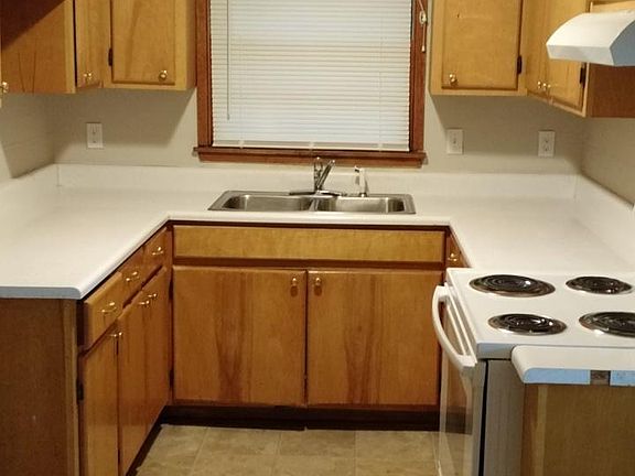 3rd image of 4527 Baywood Dr SW