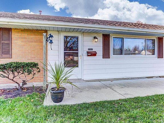 3rd image of 2357 Broadmoor Dr