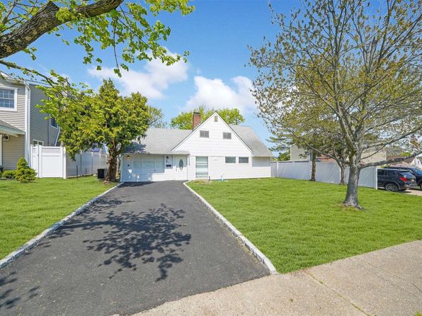 51 Robin Lane, Levittown, NY 11756