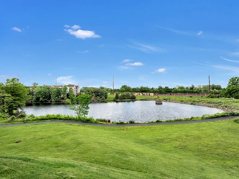 Waterside at Reston — Photo 39
