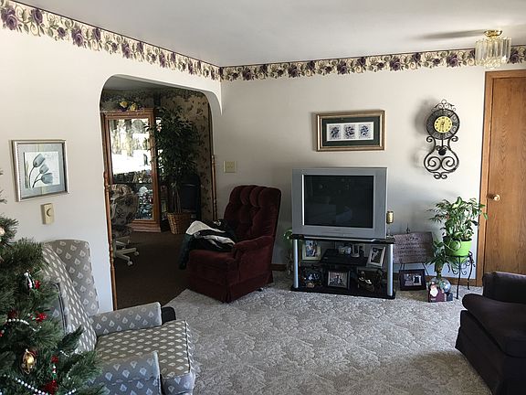 3rd image of 230 Crestwood Dr