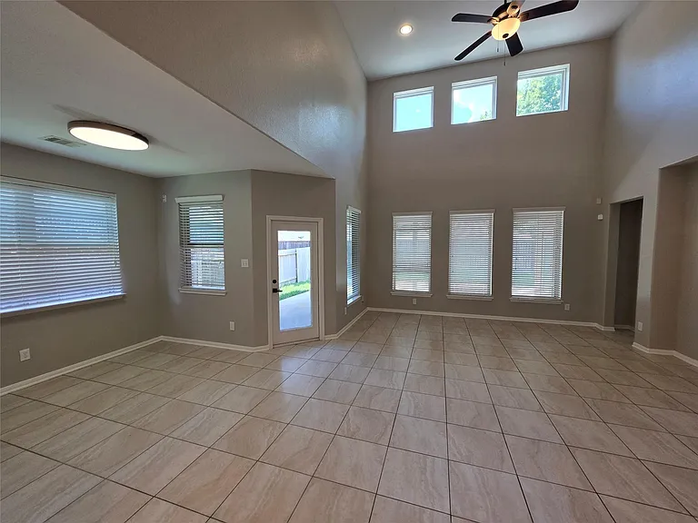 4427 Garden Ridge Ct — Photo 14