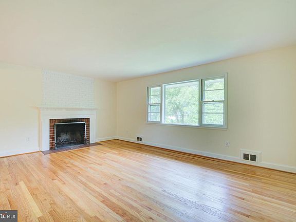 2nd image of 6116 N Morgan St