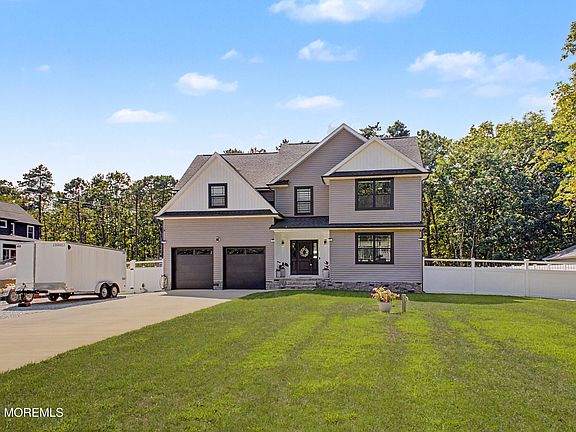 4th image of 562 Egenolf Avenue