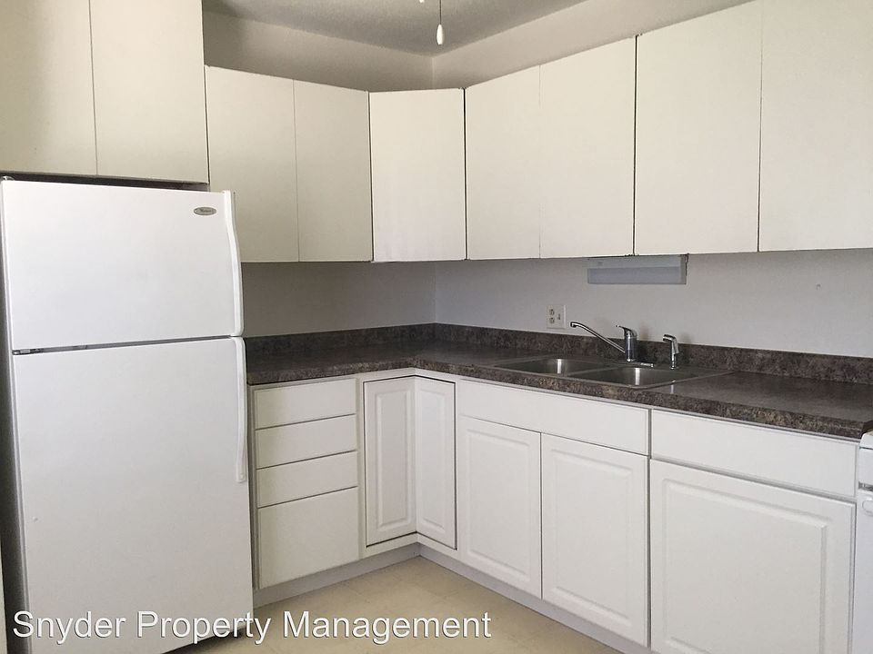 2nd image of 1002 N Highlands Dr