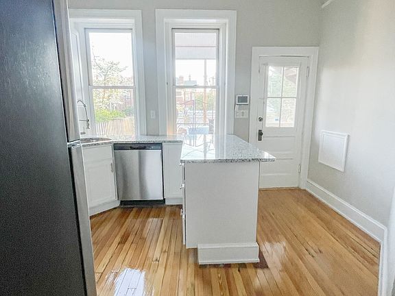 4th image of 1820 Park Ave #1