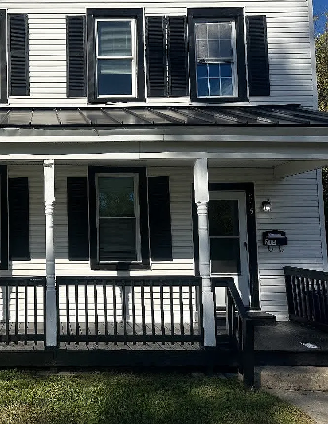 2 bed, 958 sqft, $1,050 — Photo 1