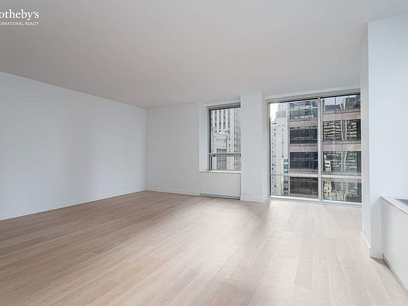 4th image of 15 W 53rd St #18J
