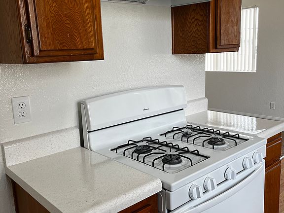 5th image of 12935 Roselle Ave #3