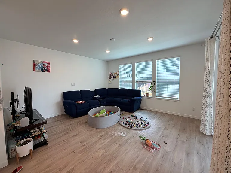 9009 Redfield Ln — Photo 6