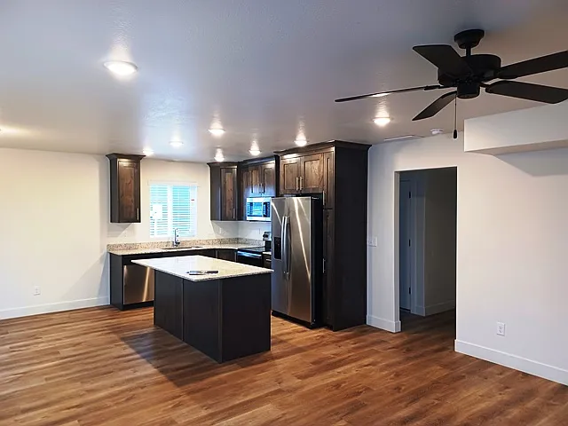 3 bed, 2.5 bath, 1759 sqft, $2,095 — Photo 3