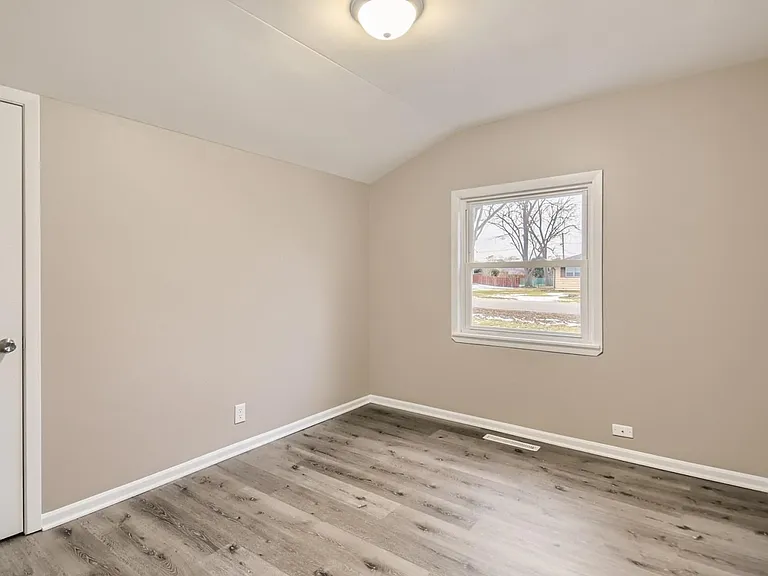 120 Roberts Rd — Photo 19