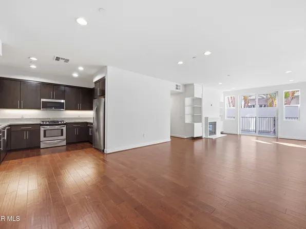 10878 Bloomfield St #107, Toluca Lake, CA 91602