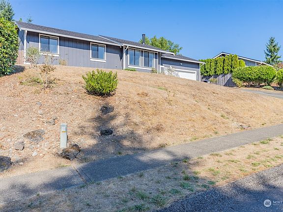 2nd image of 1307 Juniper Dr SE
