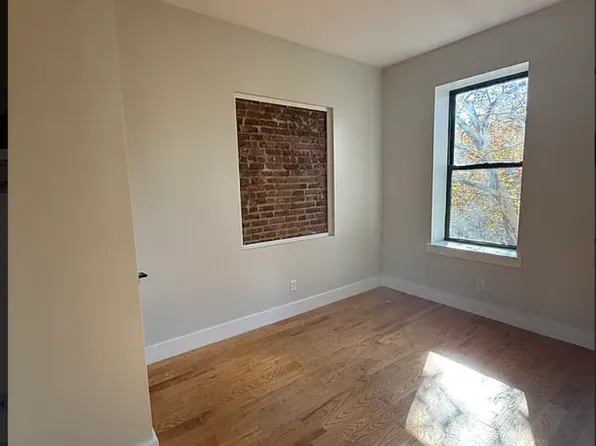 11-09 36th Avenue image 11 of 17