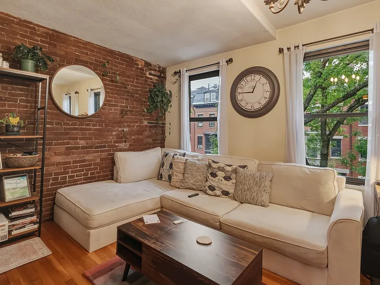 207 W Springfield St #4 — Photo 6