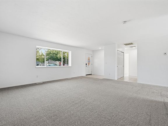 3rd image of 1615 Pinyon Ave