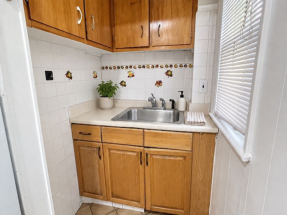 5th image of 29 Chetwynd Rd #2