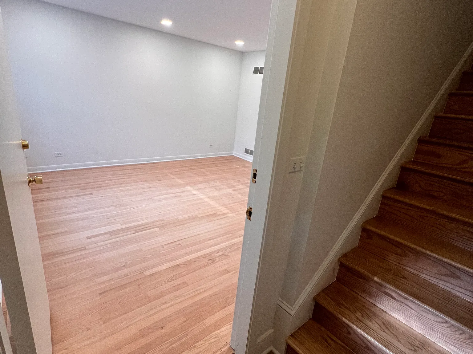 3 bed, 2500 sqft, $3,200 — Photo 3