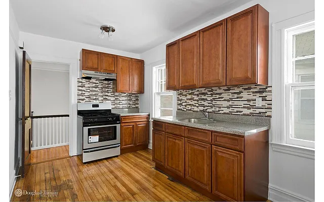 Rented by Evergreen Apartments BK | media 7