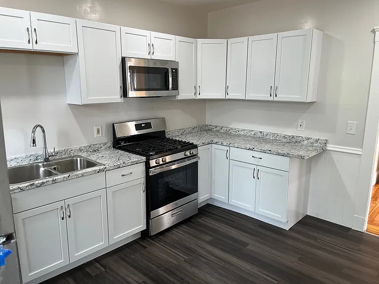 31 Barry St #2 — Photo 4