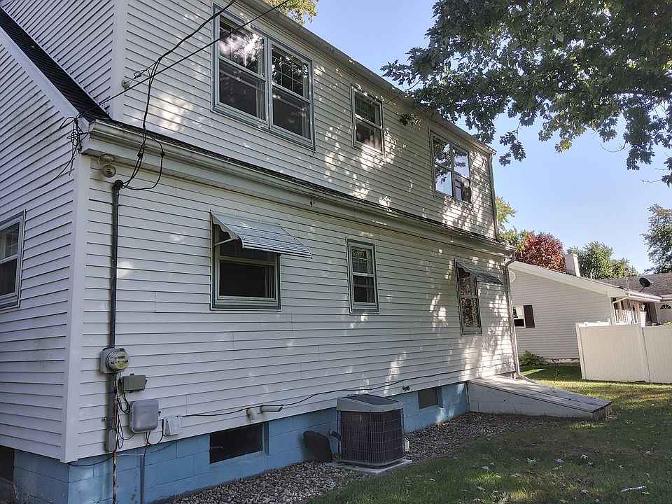 518 N Hartwell St, Gilman, IL 60938 Zillow