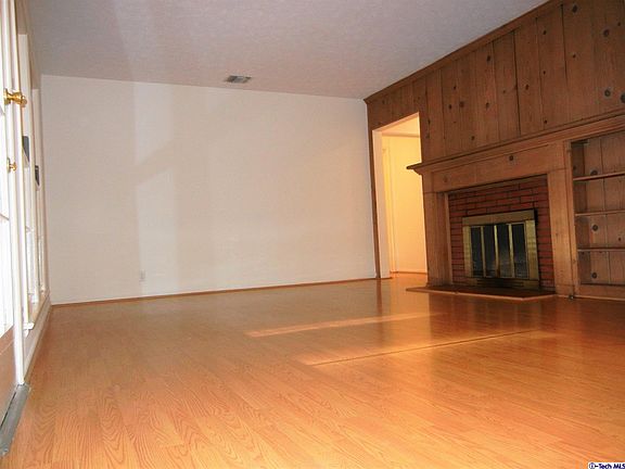 3rd image of 10444 Hillhaven Ave