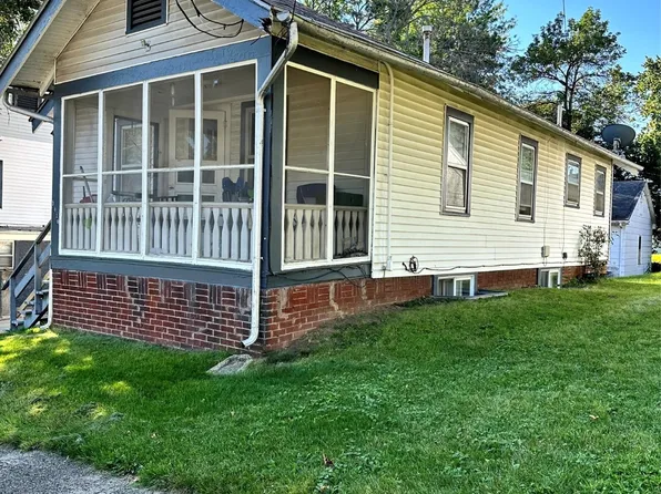 3410 Pleasant St, Des Moines, IA 50312