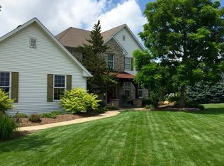 5062 School House Rd, Bettendorf, IA 52722