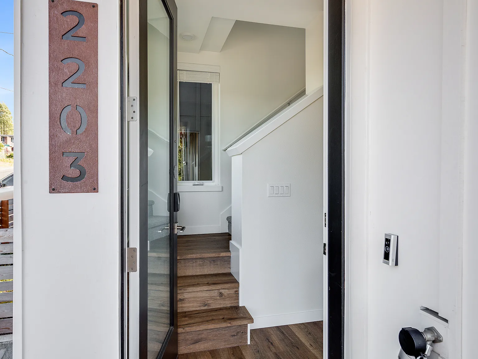 3 bed, 1235 sqft, $4,500 — Photo 2