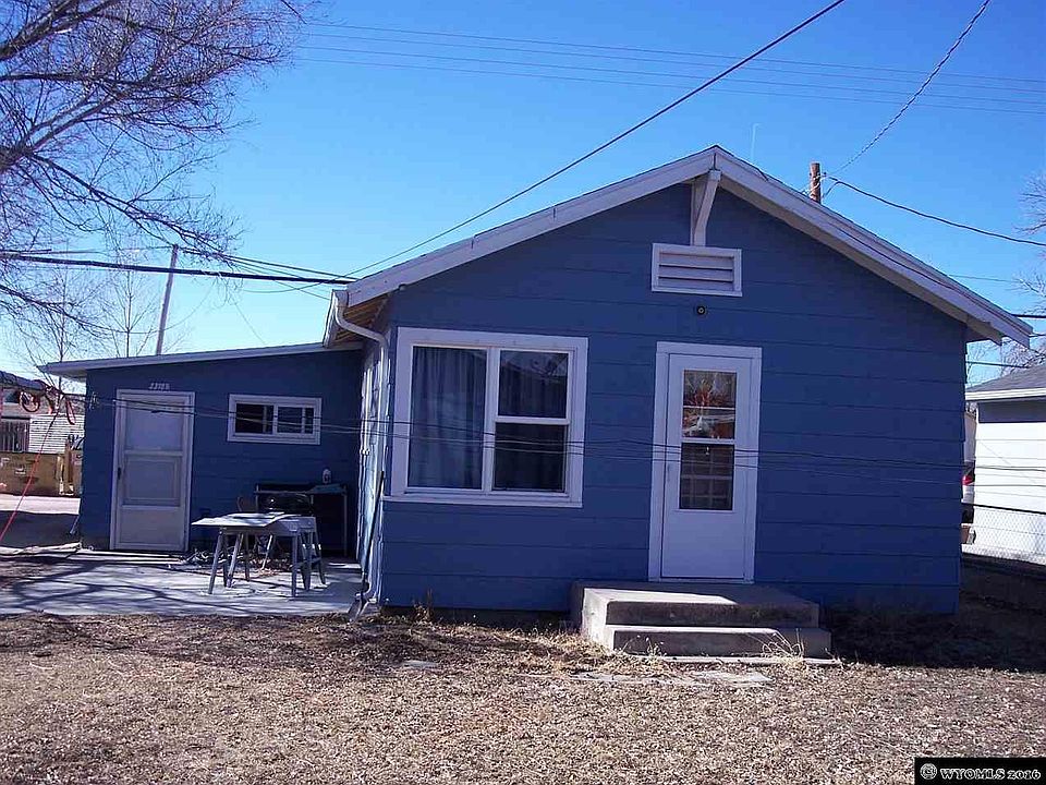 1st image of 2318 1/2 W B St