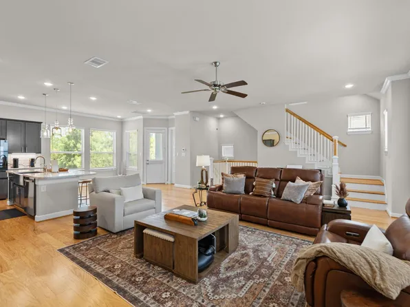 4004 Centre Meadow Way, Houston, TX 77043