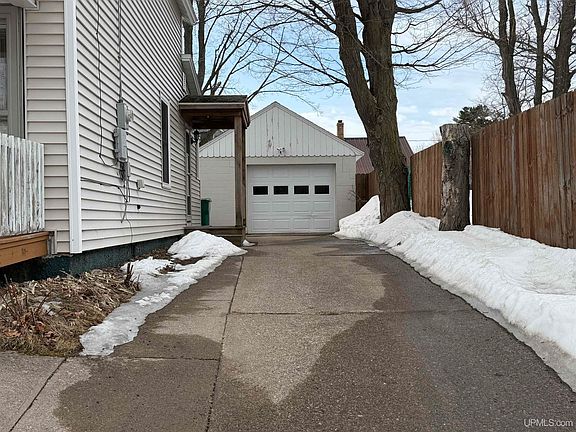 2nd image of 217 Mesnard St