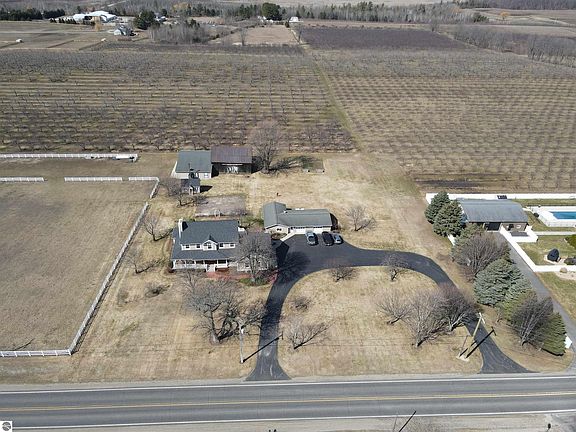 3rd image of 10215 Elk Lake Rd