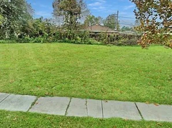 2728 Guerra Dr, Violet, LA 70092