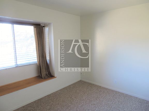 3rd image of 219 Fern St #4