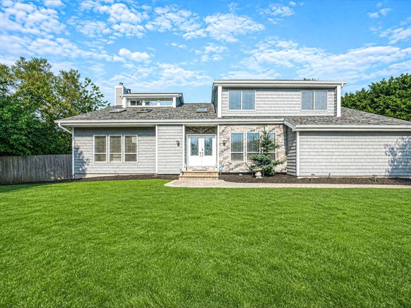 53 Miller Place Rd