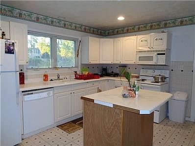 4th image of 1313 Winton Ave