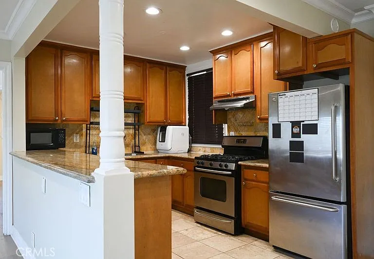 6437 Enfield Ave — Photo 9