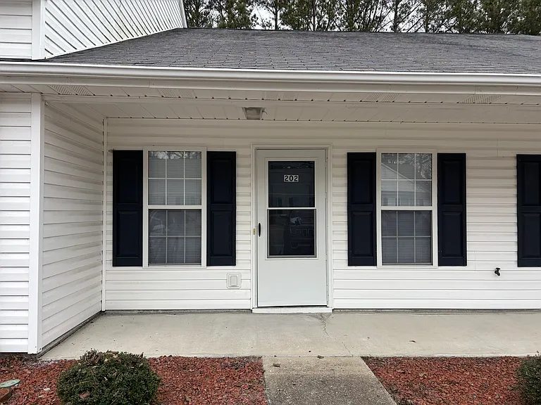 271 Sheridan Forest Rd — Photo 1