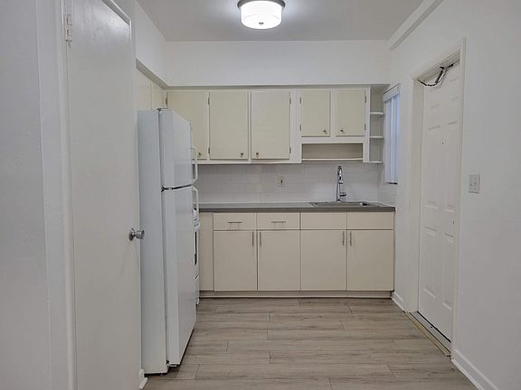 5th image of 12 Sidonia Ave APT 2
