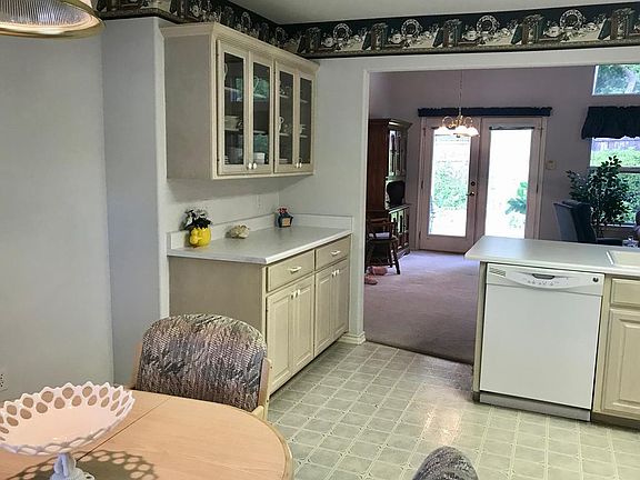5th image of 226 Crestwood Dr
