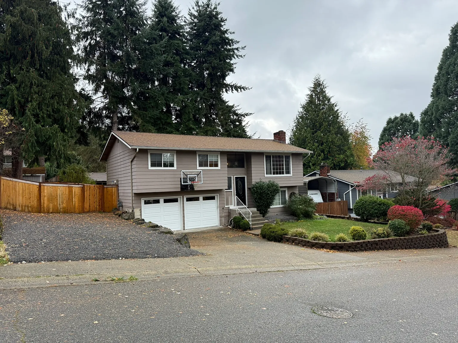 4 bed, 1580 sqft, $4,200 — Photo 2