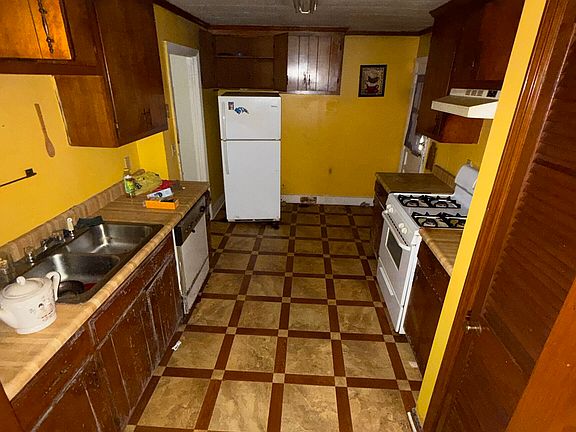 2nd image of 318 Sharman St