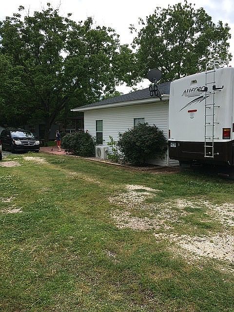 Side houses and driveway 