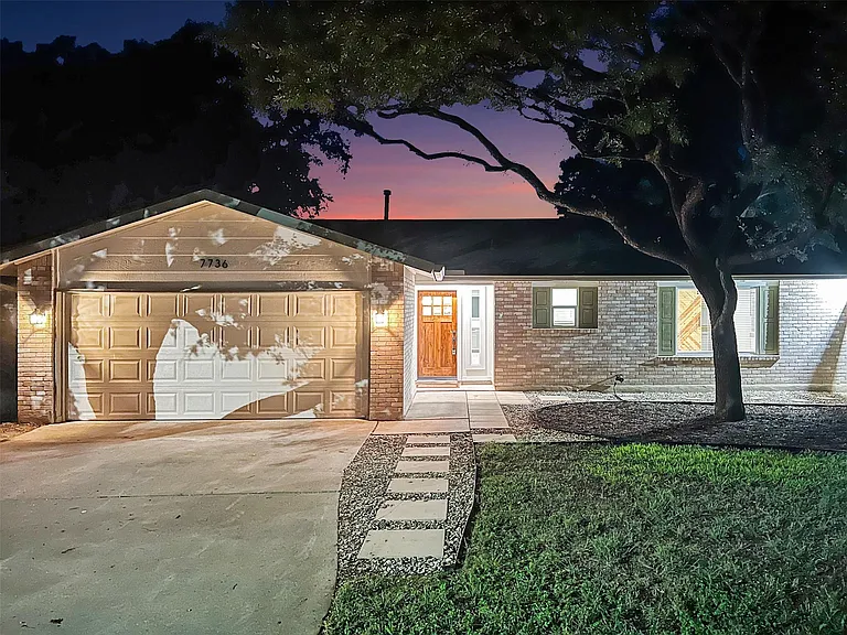 7736 Croftwood Dr — Photo 2