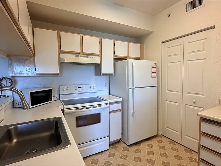 6490 Aragon Way #205 — Photo 9